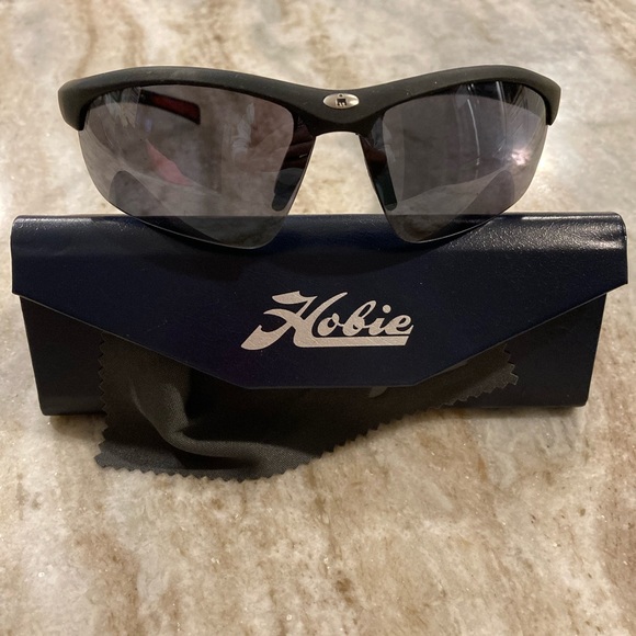 Ironman sunglasses from Foster Grant with case and cleaning cloth - Picture 4 of 6